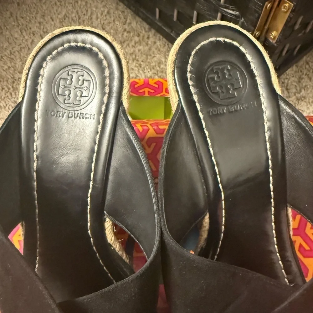 Tory Burch Black Sandals Criss-Cross Design
